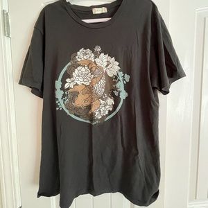 Altar’d State graphic tee size large